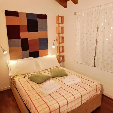 Apartamento La Casetta Di Fucsia Con Camera Matrimoniale Con Letto Alla Francese, Cucina Attrezzata E Terrazzo Serravalle d'Asti