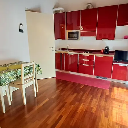 شقة La Casetta Di Fucsia Con Camera Matrimoniale Con Letto Alla Francese, Cucina Attrezzata E Terrazzo *