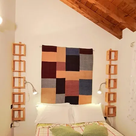 Apartamento La Casetta Di Fucsia Con Camera Matrimoniale Con Letto Alla Francese, Cucina Attrezzata E Terrazzo Serravalle d'Asti