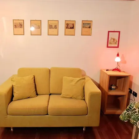 Apartamento La Casetta Di Fucsia Con Camera Matrimoniale Con Letto Alla Francese, Cucina Attrezzata E Terrazzo Serravalle d'Asti