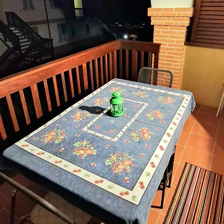 La Casetta Di Fucsia Con Camera Matrimoniale Con Letto Alla Francese, Cucina Attrezzata E Terrazzo * Serravalle d'Asti