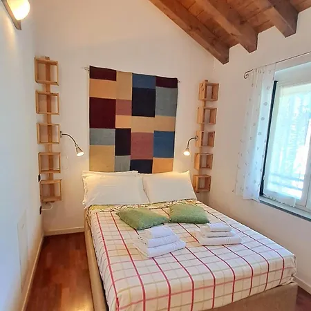 Apartamento La Casetta Di Fucsia Con Camera Matrimoniale Con Letto Alla Francese, Cucina Attrezzata E Terrazzo *