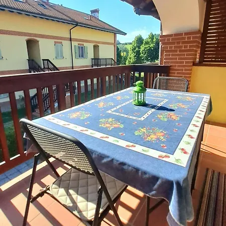 La Casetta Di Fucsia Con Camera Matrimoniale Con Letto Alla Francese, Cucina Attrezzata E Terrazzo Apartamento Serravalle d'Asti