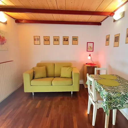 شقة La Casetta Di Fucsia Con Camera Matrimoniale Con Letto Alla Francese, Cucina Attrezzata E Terrazzo Serravalle d'Asti
