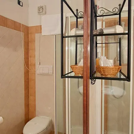 La Casetta Di Fucsia Con Camera Matrimoniale Con Letto Alla Francese, Cucina Attrezzata E Terrazzo Serravalle d'Asti