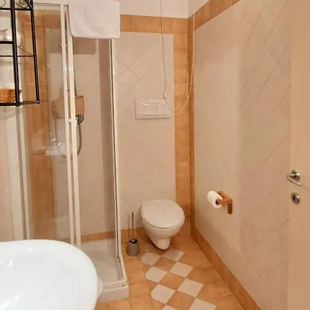 La Casetta Di Fucsia Con Camera Matrimoniale Con Letto Alla Francese, Cucina Attrezzata E Terrazzo Serravalle d'Asti