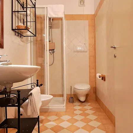 شقة La Casetta Di Fucsia Con Camera Matrimoniale Con Letto Alla Francese, Cucina Attrezzata E Terrazzo *