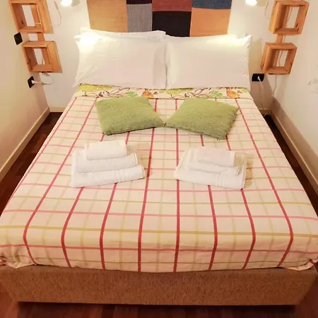 La Casetta Di Fucsia Con Camera Matrimoniale Con Letto Alla Francese, Cucina Attrezzata E Terrazzo Apartamento Serravalle d'Asti