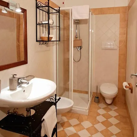 La Casetta Di Fucsia Con Camera Matrimoniale Con Letto Alla Francese, Cucina Attrezzata E Terrazzo شقة
