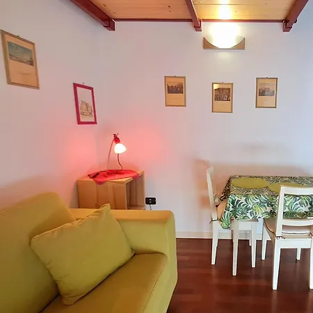 La Casetta Di Fucsia Con Camera Matrimoniale Con Letto Alla Francese, Cucina Attrezzata E Terrazzo شقة Serravalle d'Asti