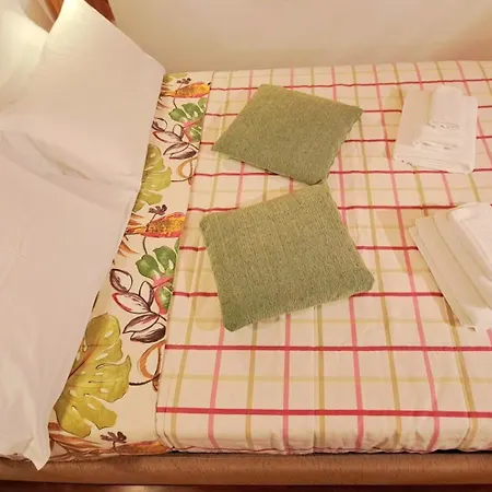 La Casetta Di Fucsia Con Camera Matrimoniale Con Letto Alla Francese, Cucina Attrezzata E Terrazzo Serravalle d'Asti