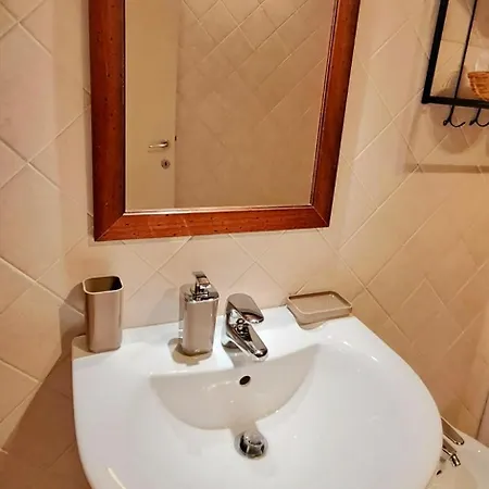 Apartamento La Casetta Di Fucsia Con Camera Matrimoniale Con Letto Alla Francese, Cucina Attrezzata E Terrazzo