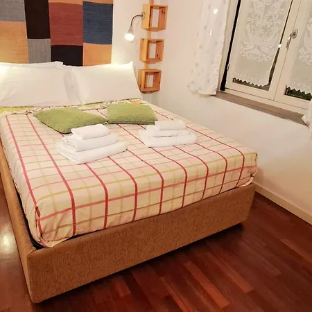 La Casetta Di Fucsia Con Camera Matrimoniale Con Letto Alla Francese, Cucina Attrezzata E Terrazzo Apartamento Serravalle d'Asti