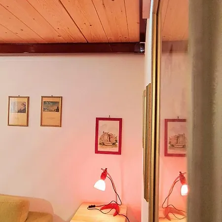 La Casetta Di Fucsia Con Camera Matrimoniale Con Letto Alla Francese, Cucina Attrezzata E Terrazzo Apartamento Serravalle d'Asti