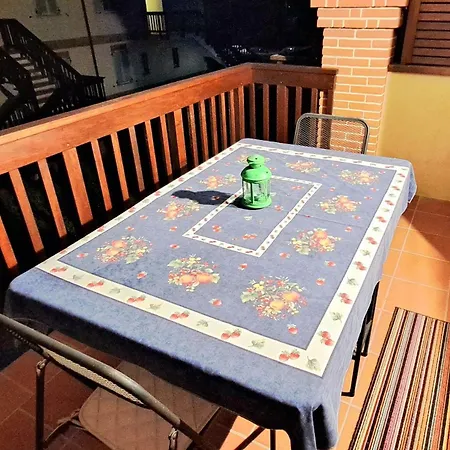 La Casetta Di Fucsia Con Camera Matrimoniale Con Letto Alla Francese, Cucina Attrezzata E Terrazzo Apartamento Serravalle d'Asti