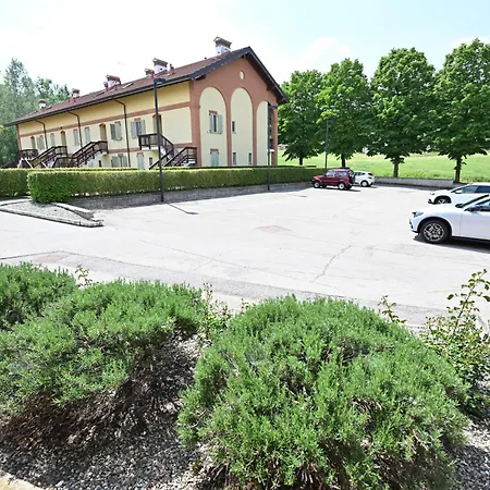 La Casetta Di Fucsia Con Camera Matrimoniale Con Letto Alla Francese, Cucina Attrezzata E Terrazzo Serravalle d'Asti