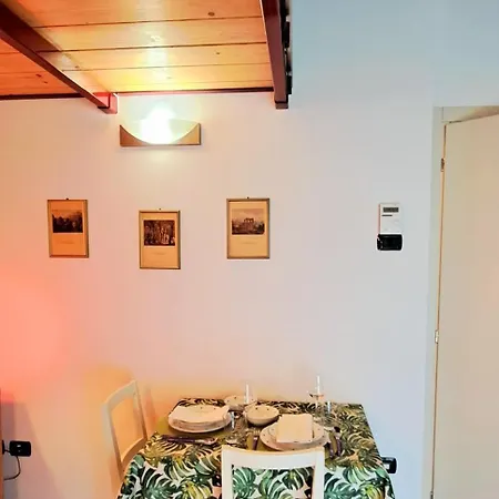 La Casetta Di Fucsia Con Camera Matrimoniale Con Letto Alla Francese, Cucina Attrezzata E Terrazzo Serravalle d'Asti