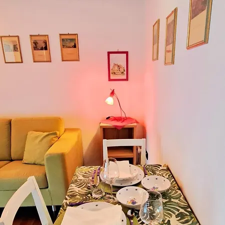 Apartamento La Casetta Di Fucsia Con Camera Matrimoniale Con Letto Alla Francese, Cucina Attrezzata E Terrazzo