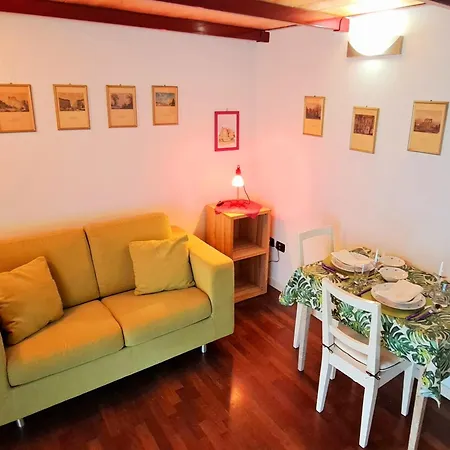 Apartamento La Casetta Di Fucsia Con Camera Matrimoniale Con Letto Alla Francese, Cucina Attrezzata E Terrazzo Serravalle d'Asti